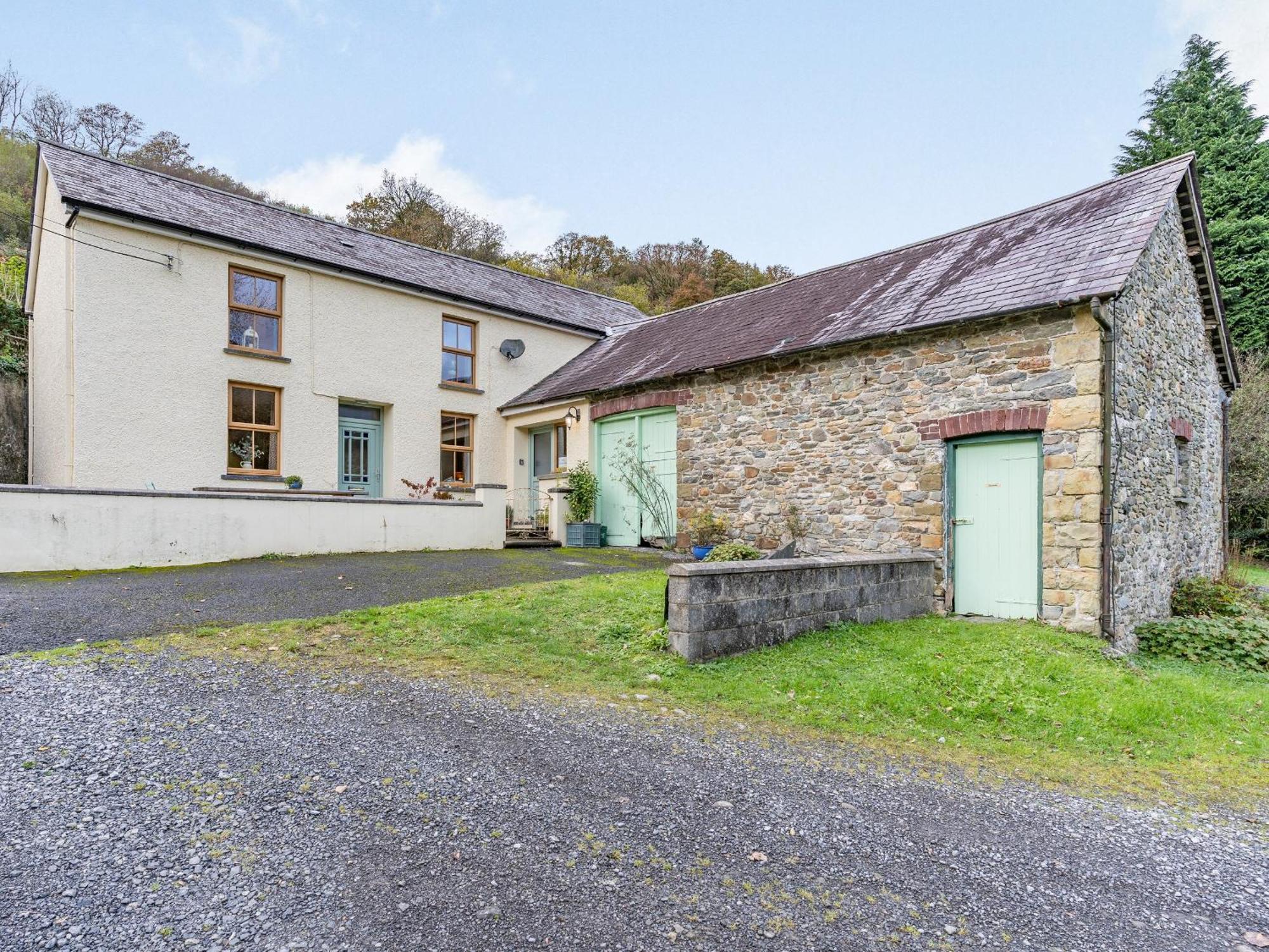 Pwll Farmhouse Llanllawdog Extérieur photo