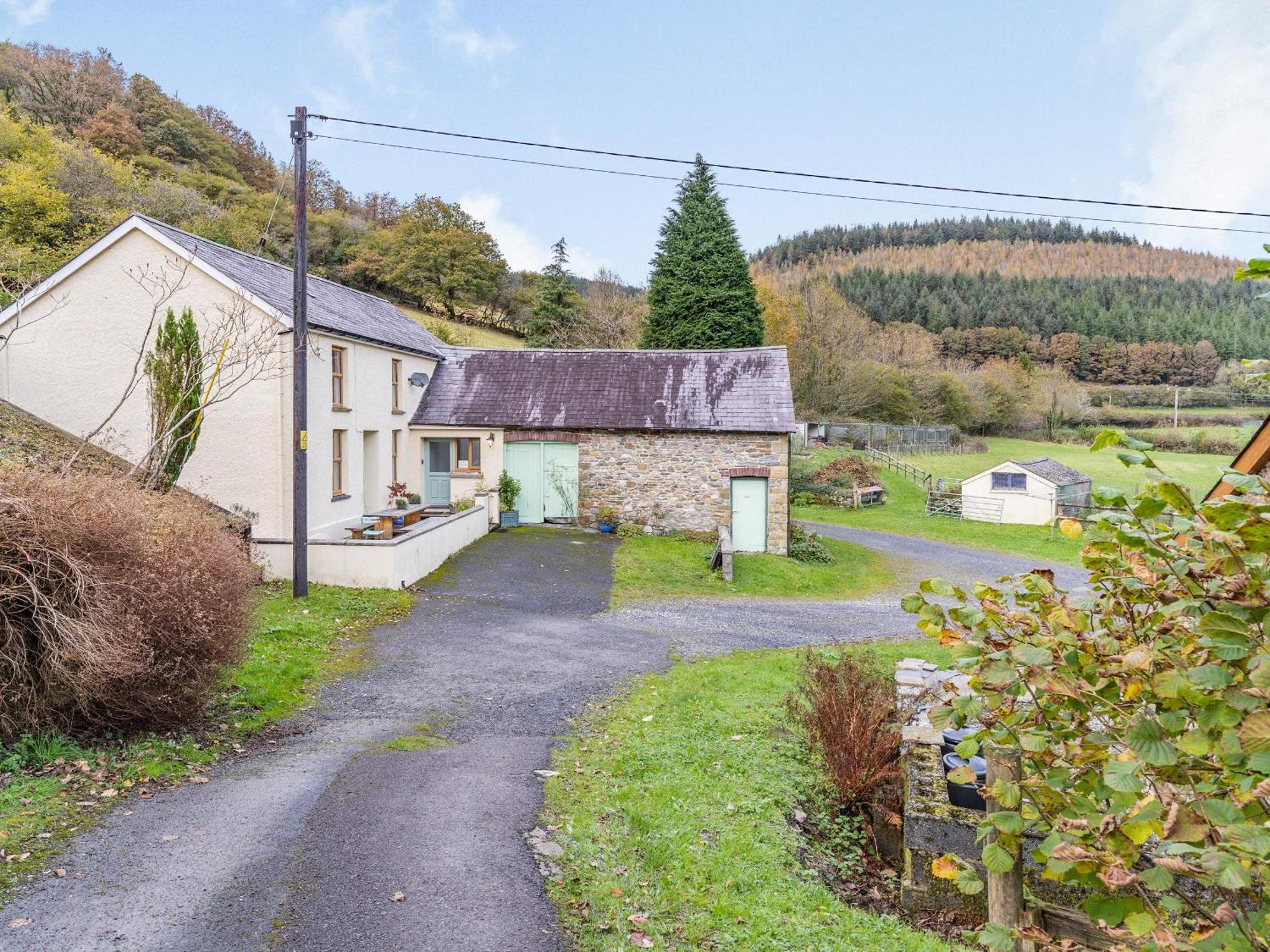 Pwll Farmhouse Llanllawdog Extérieur photo